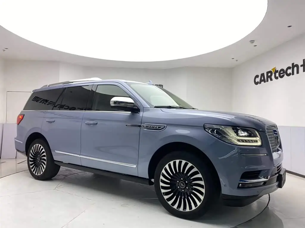 Lincoln Navigator 2021 — Photo 2/20