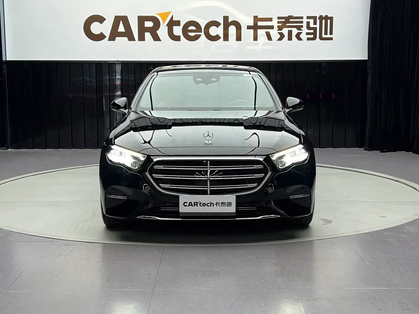 Mercedes-Benz E-Class 2024 — Photo 5/20