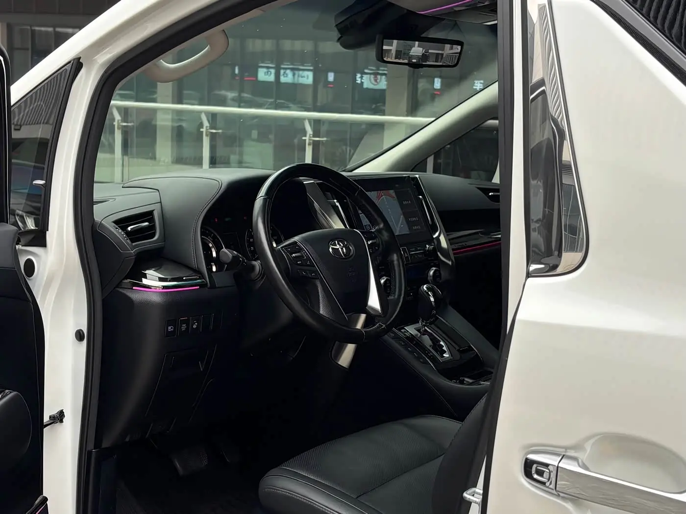 Toyota Vellfire 2021 — Photo 8/16