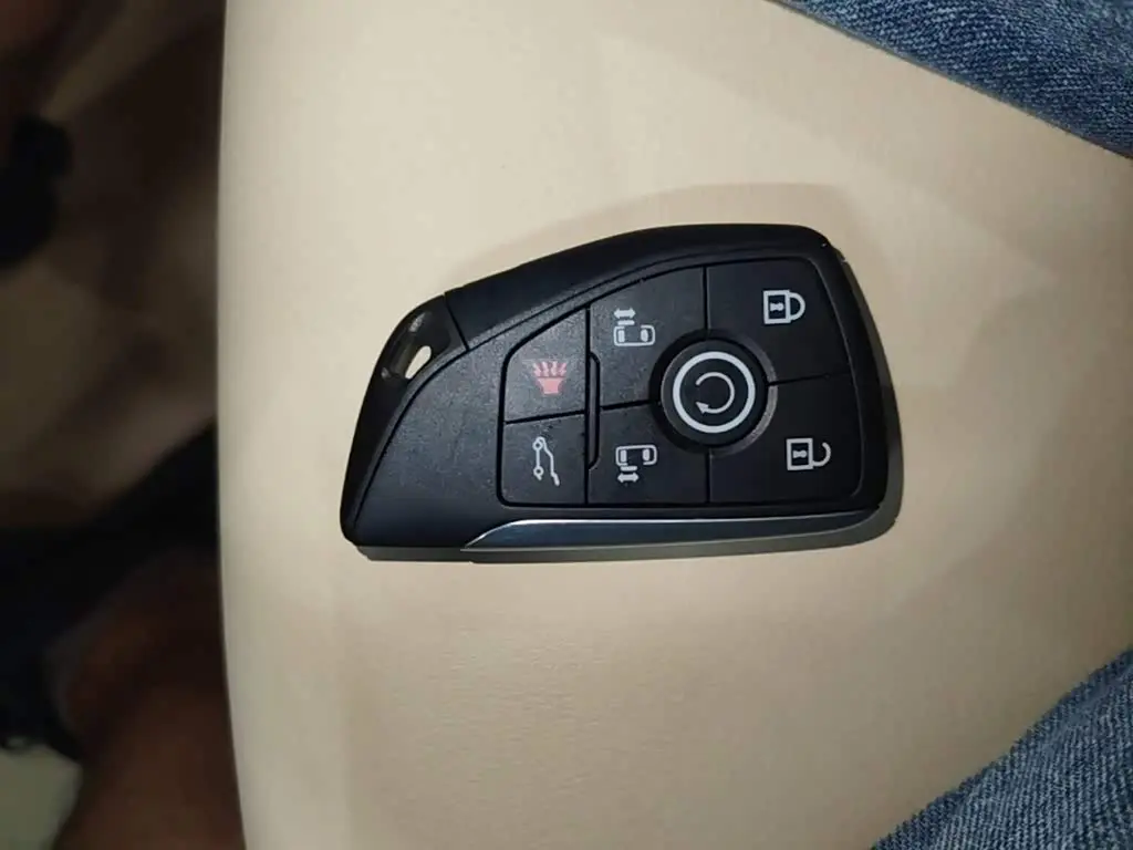 Buick GL8 New Energy 2025 — Фото 9/20