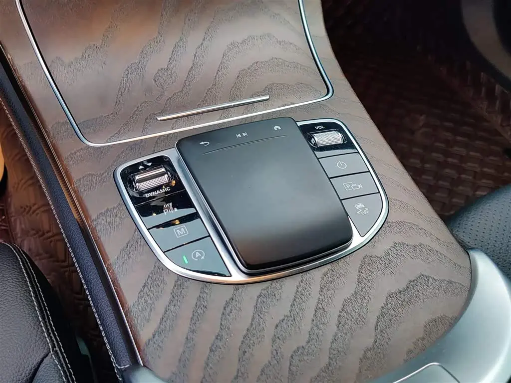 Mercedes-Benz GLC 2020 — Photo 16/20