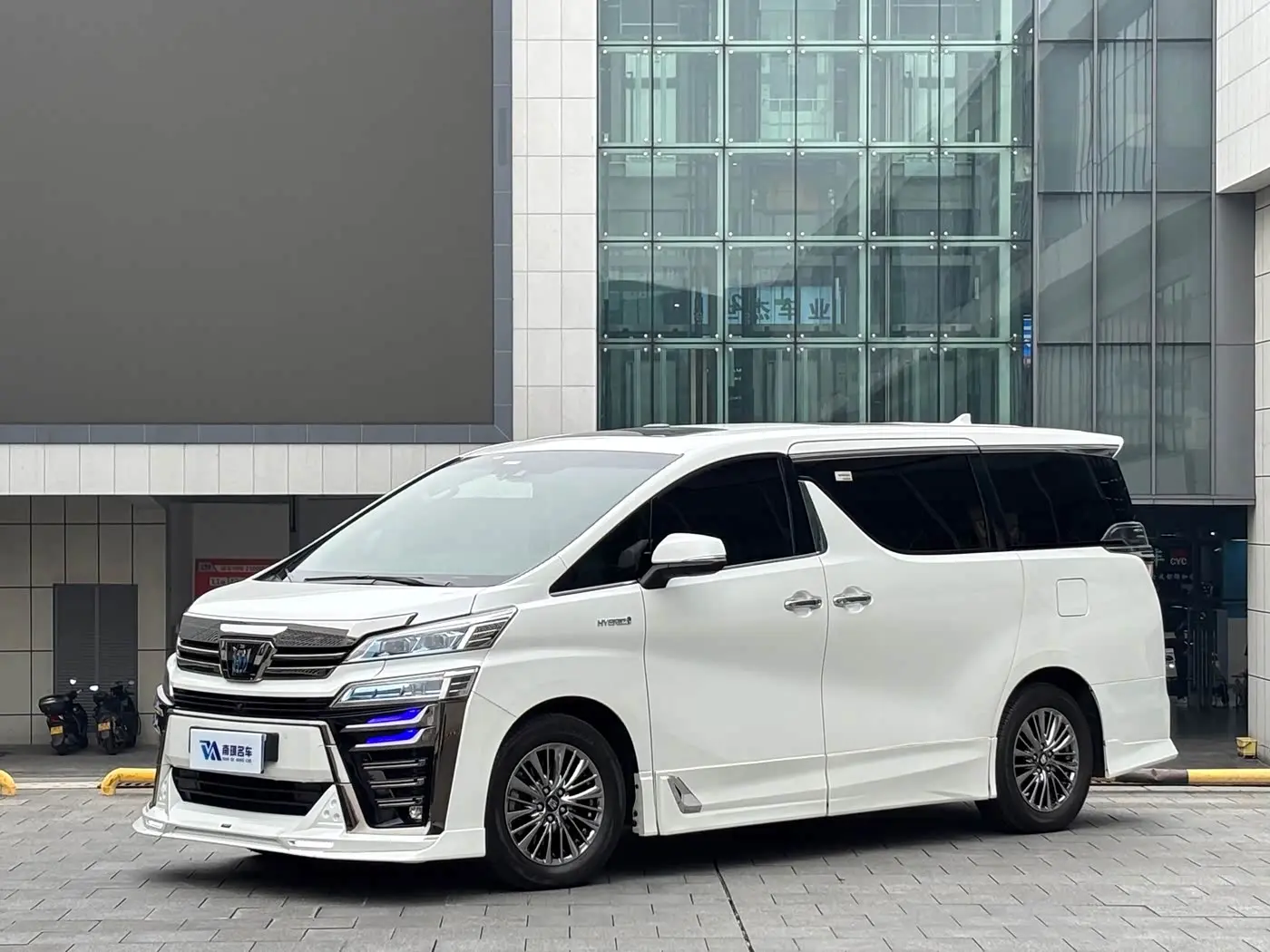 Toyota Vellfire 2021 — Photo 1/16