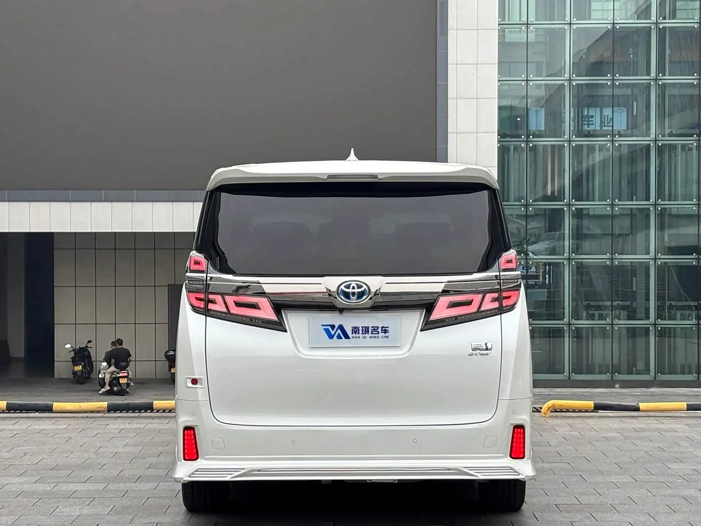 Toyota Vellfire 2021 — Photo 7/16