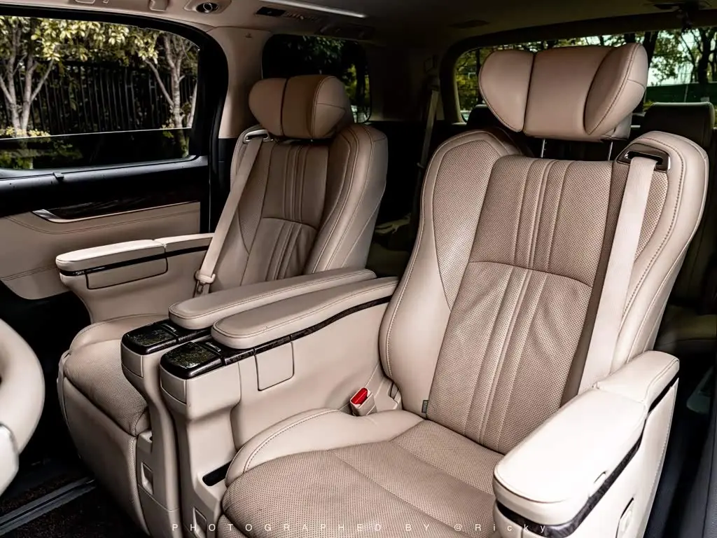 Toyota Alphard 2020 — Photo 14/18
