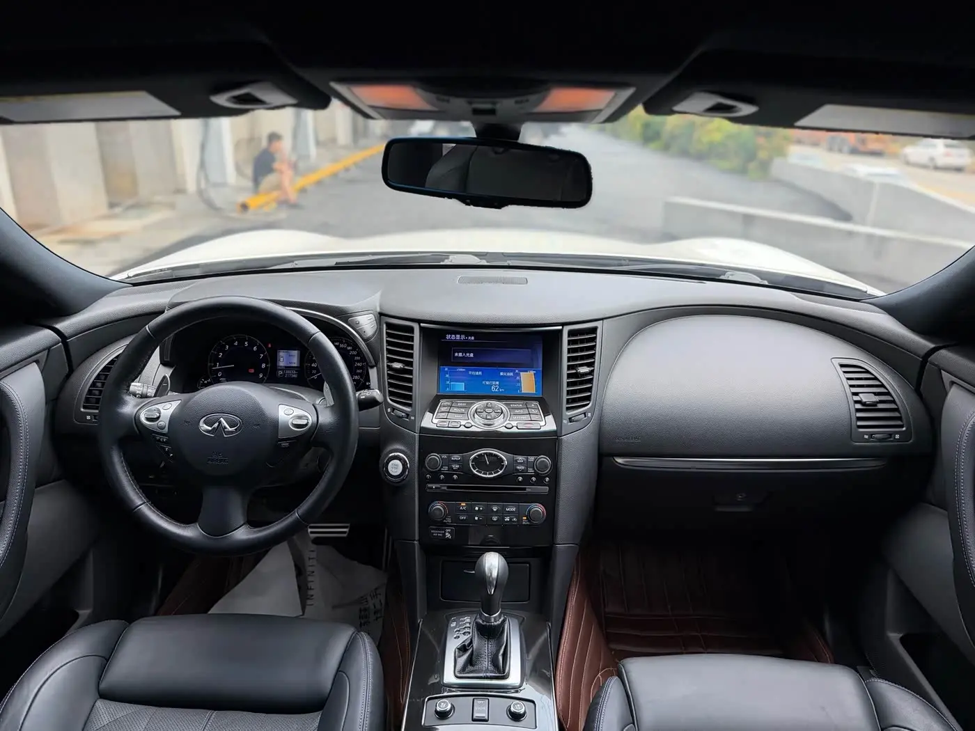 Infiniti QX70 2017 — Photo 7/10