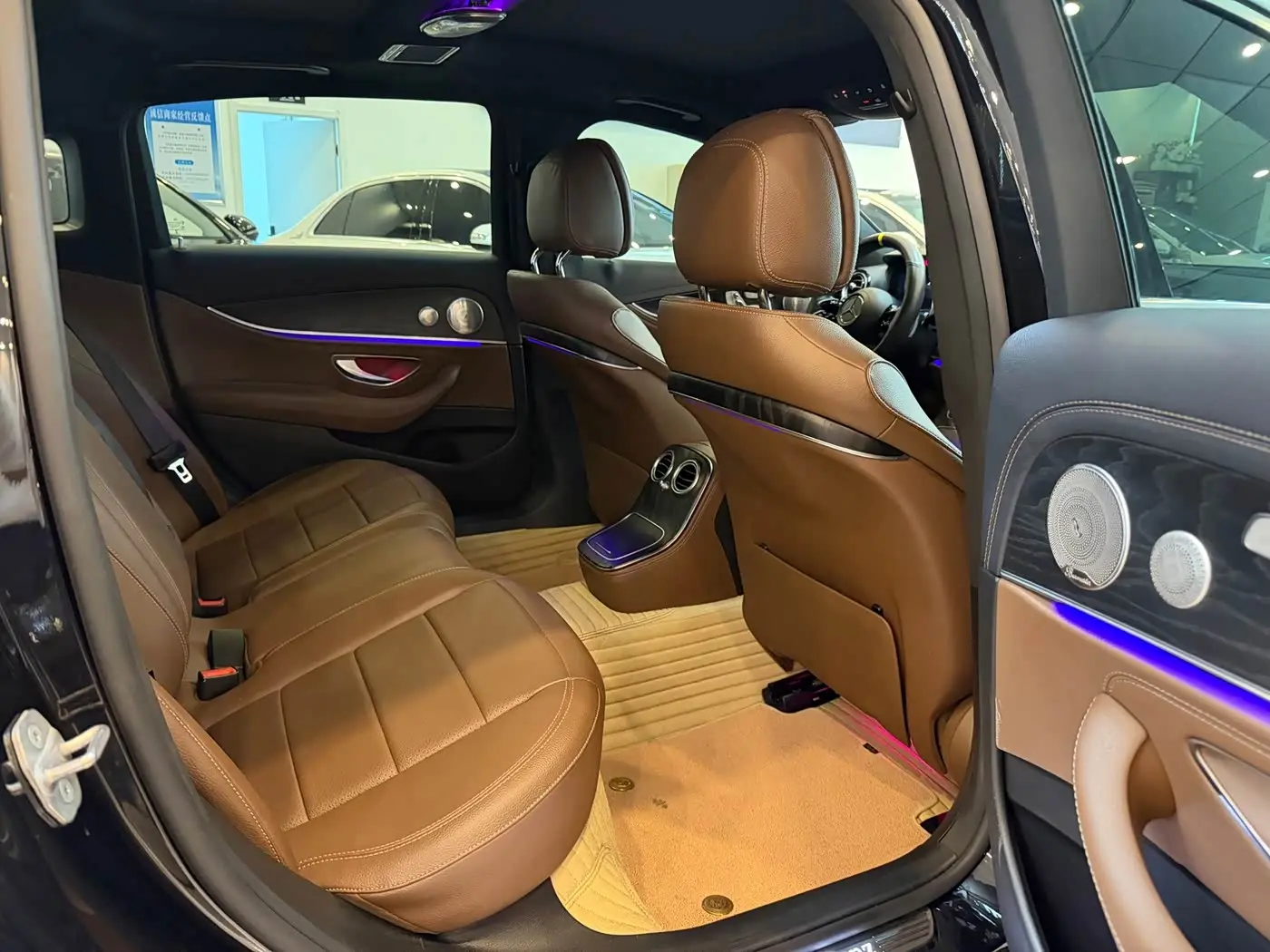 Mercedes-Benz E-Class 2021 — Photo 16/19