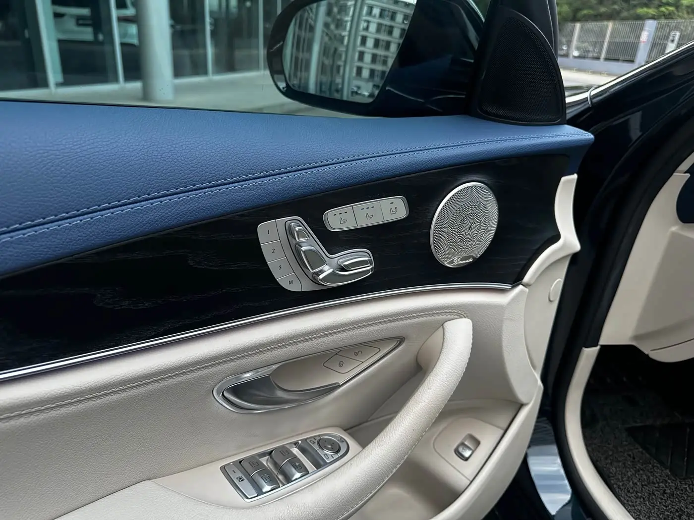 Mercedes-Benz E-Class 2023 — Photo 6/14