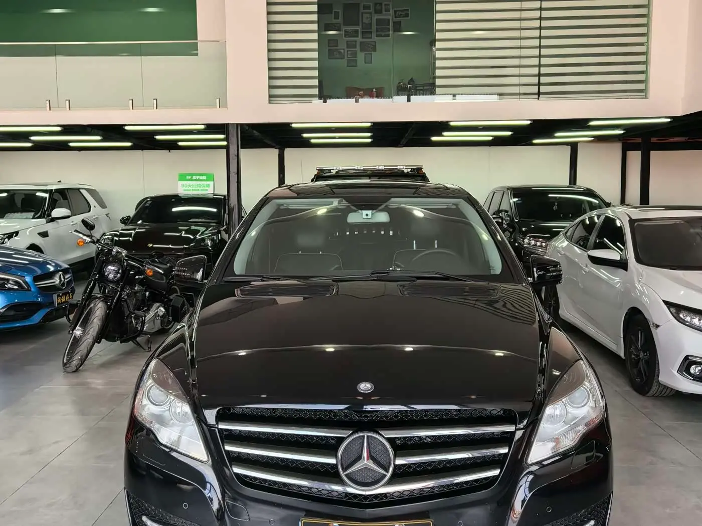 Mercedes-Benz R-Class 2017 — Photo 2/12