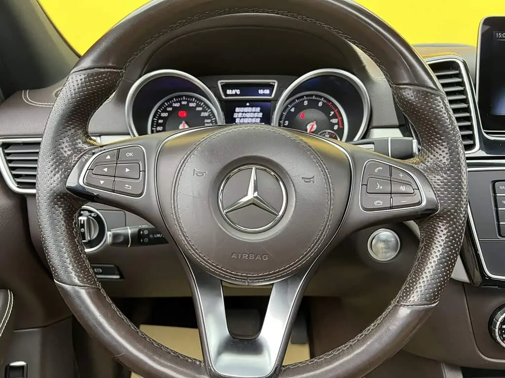 Mercedes-Benz GLS 2019 — ფოტო 15/20