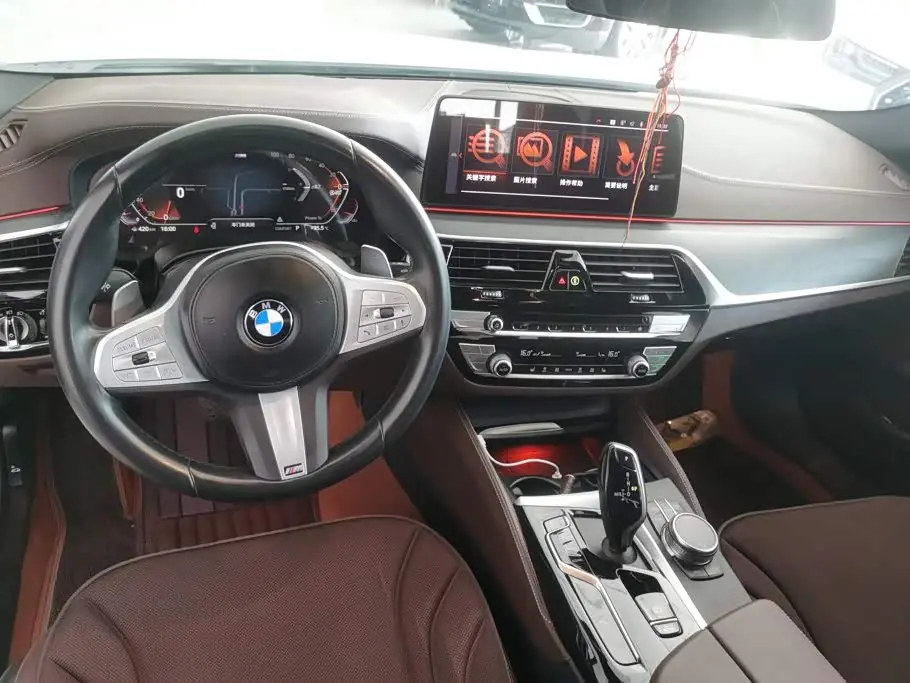 BMW 5 Series 2023 — Photo 12/16