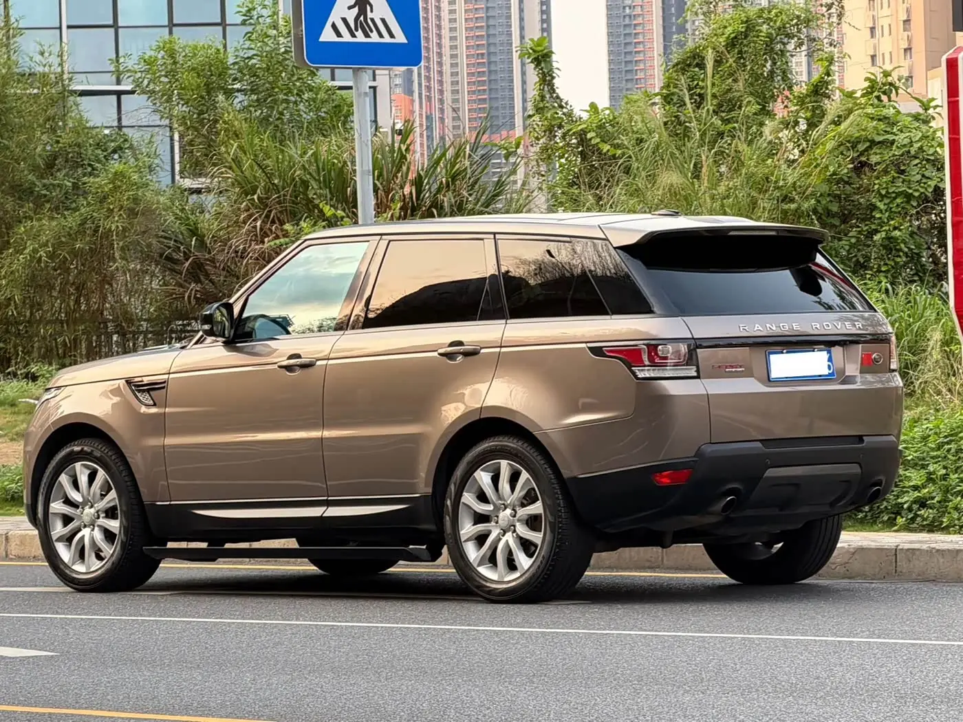 Land Rover Range Rover Sport 2016 — Photo 3/17