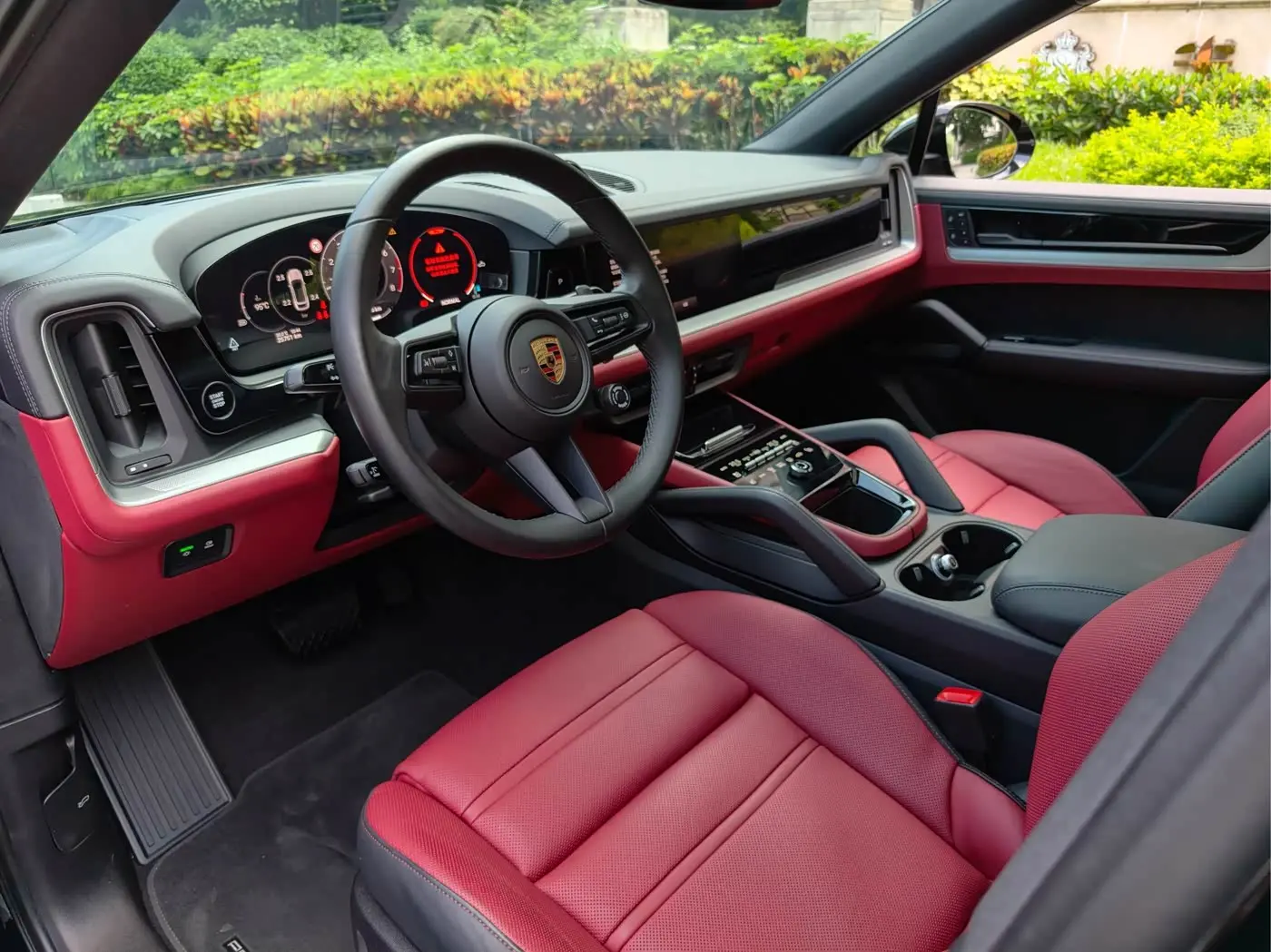 Porsche Cayenne 2023 — Photo 9/20
