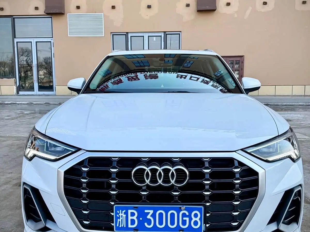 Audi Q3 2022 — Photo 2/20
