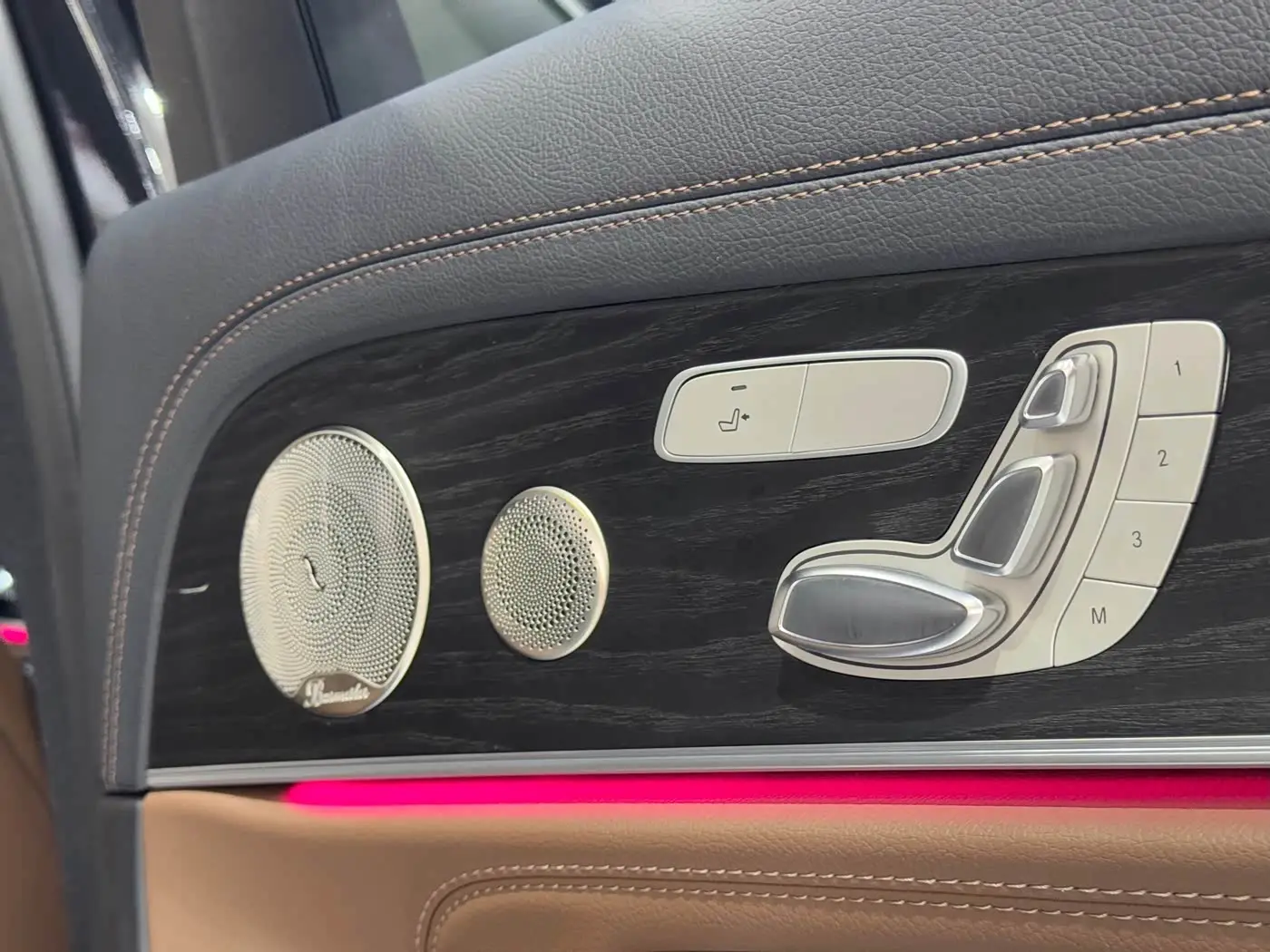 Mercedes-Benz E-Class 2023 — Photo 8/16