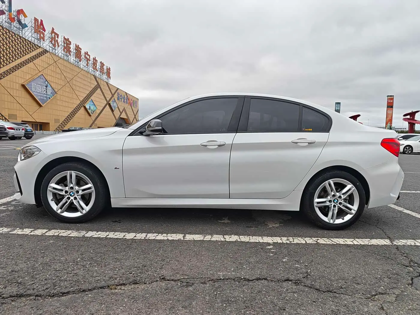 BMW 1 Series 2022 — Фото 17/20