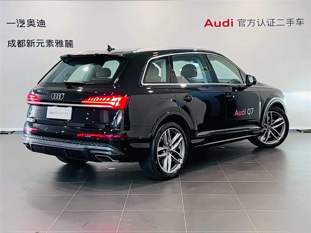 Audi Q7 2024 — Фото 4/15