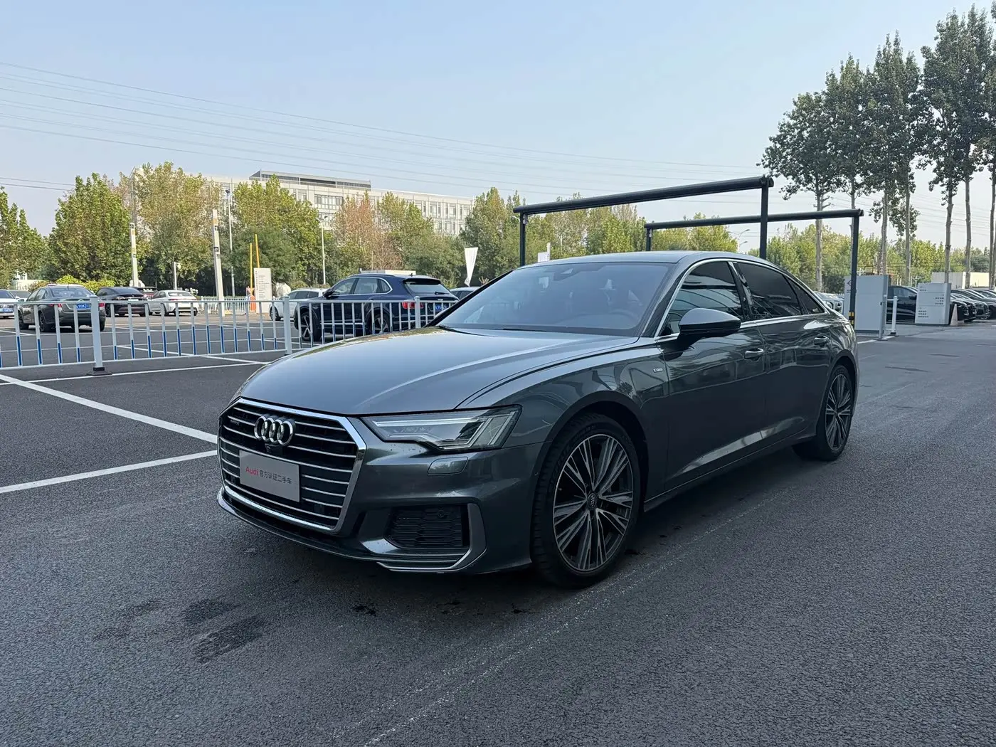 Audi A6L 2021 — Фото 1/16