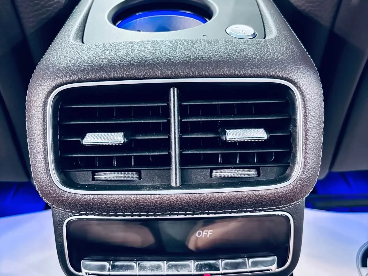 Mercedes-Benz GLS 2023 — Photo 11/13