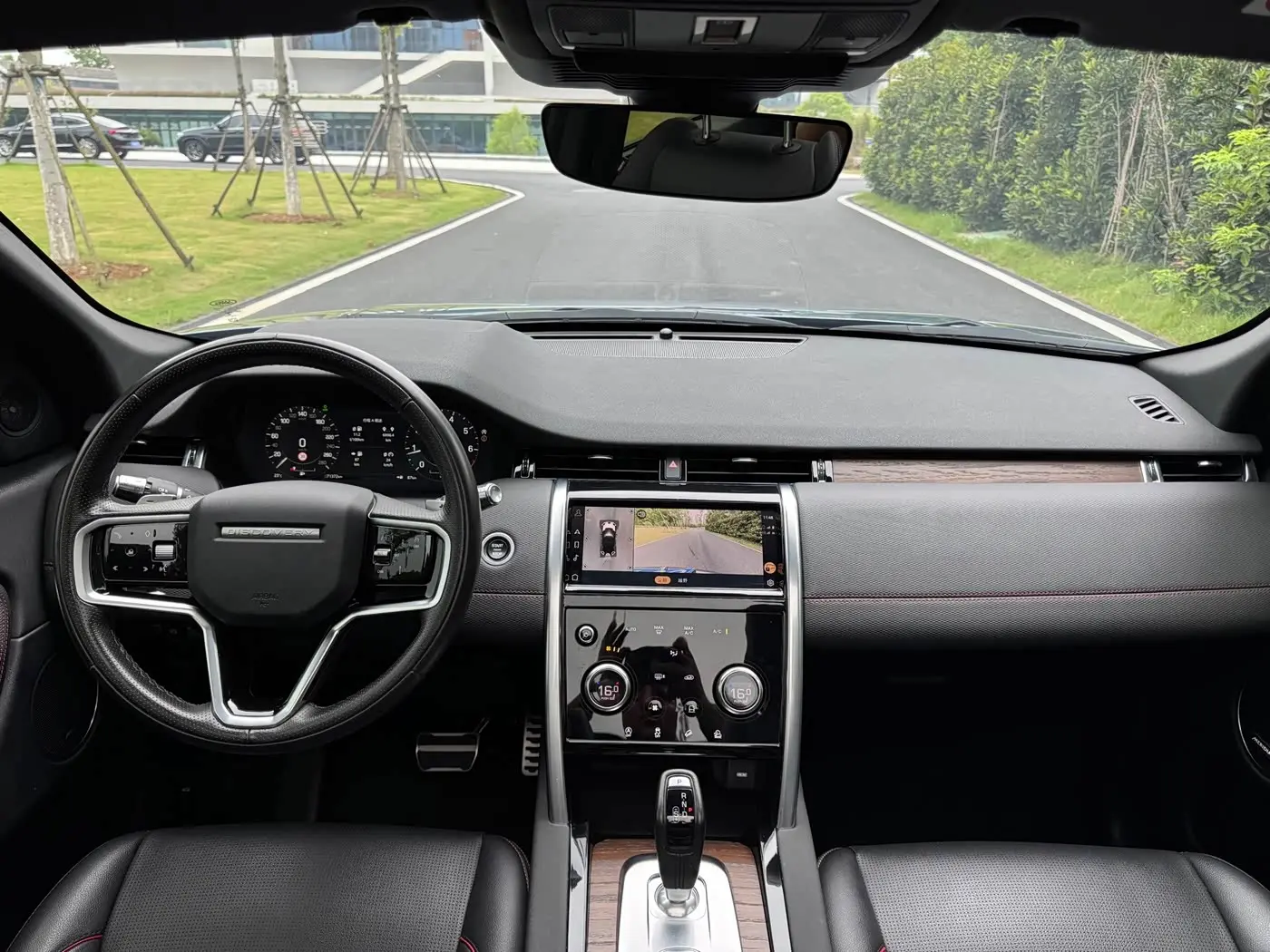 Land Rover Discovery Sport 2022 — Фото 10/20