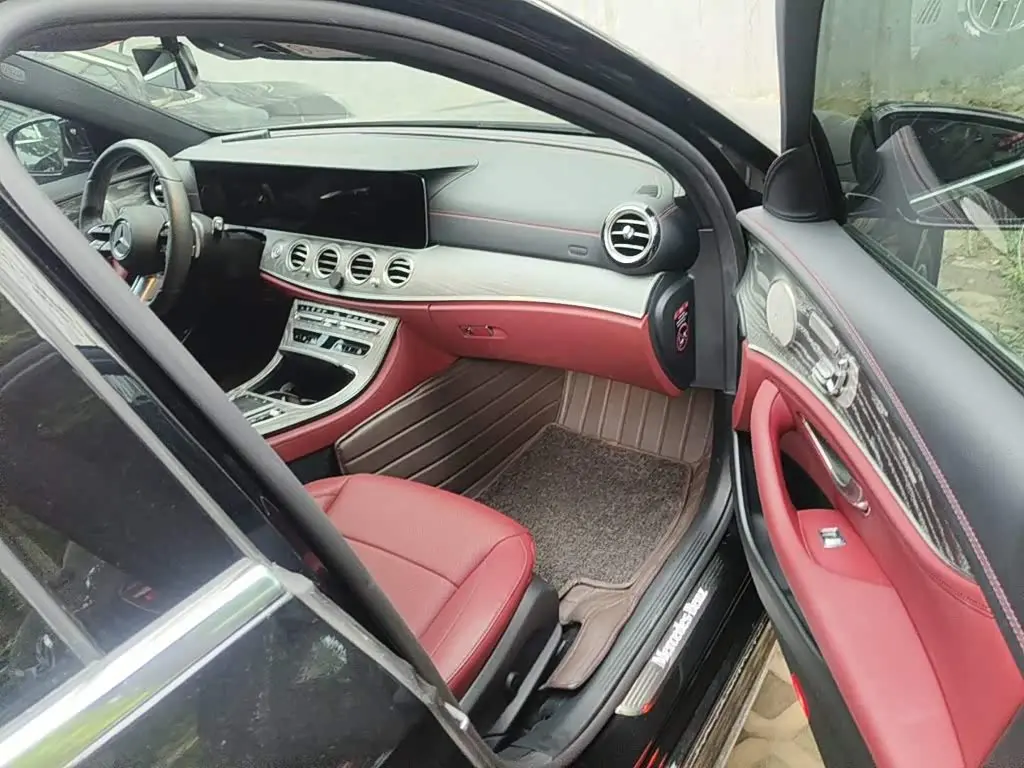 Mercedes-Benz E-Class 2021 — Photo 12/12