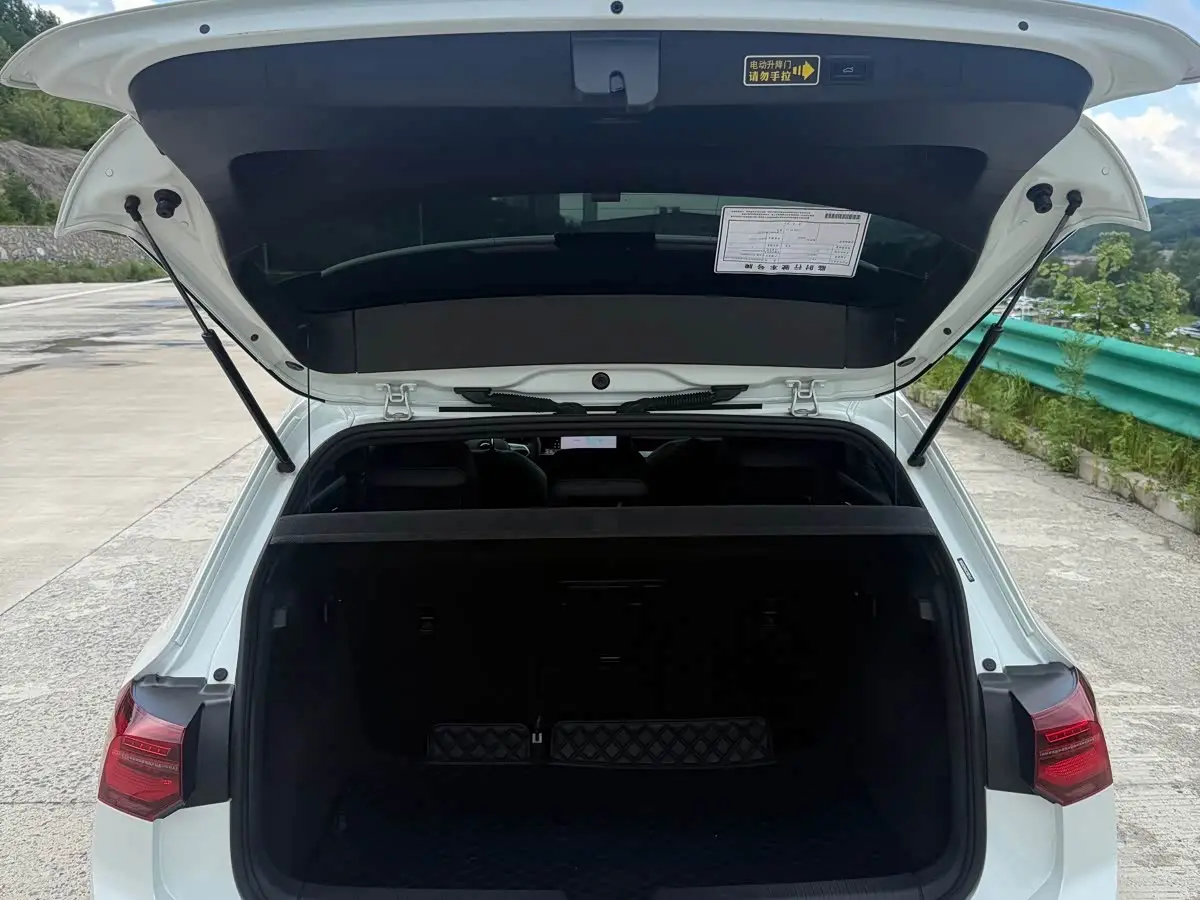 Volkswagen Golf 2022 — Photo 19/20