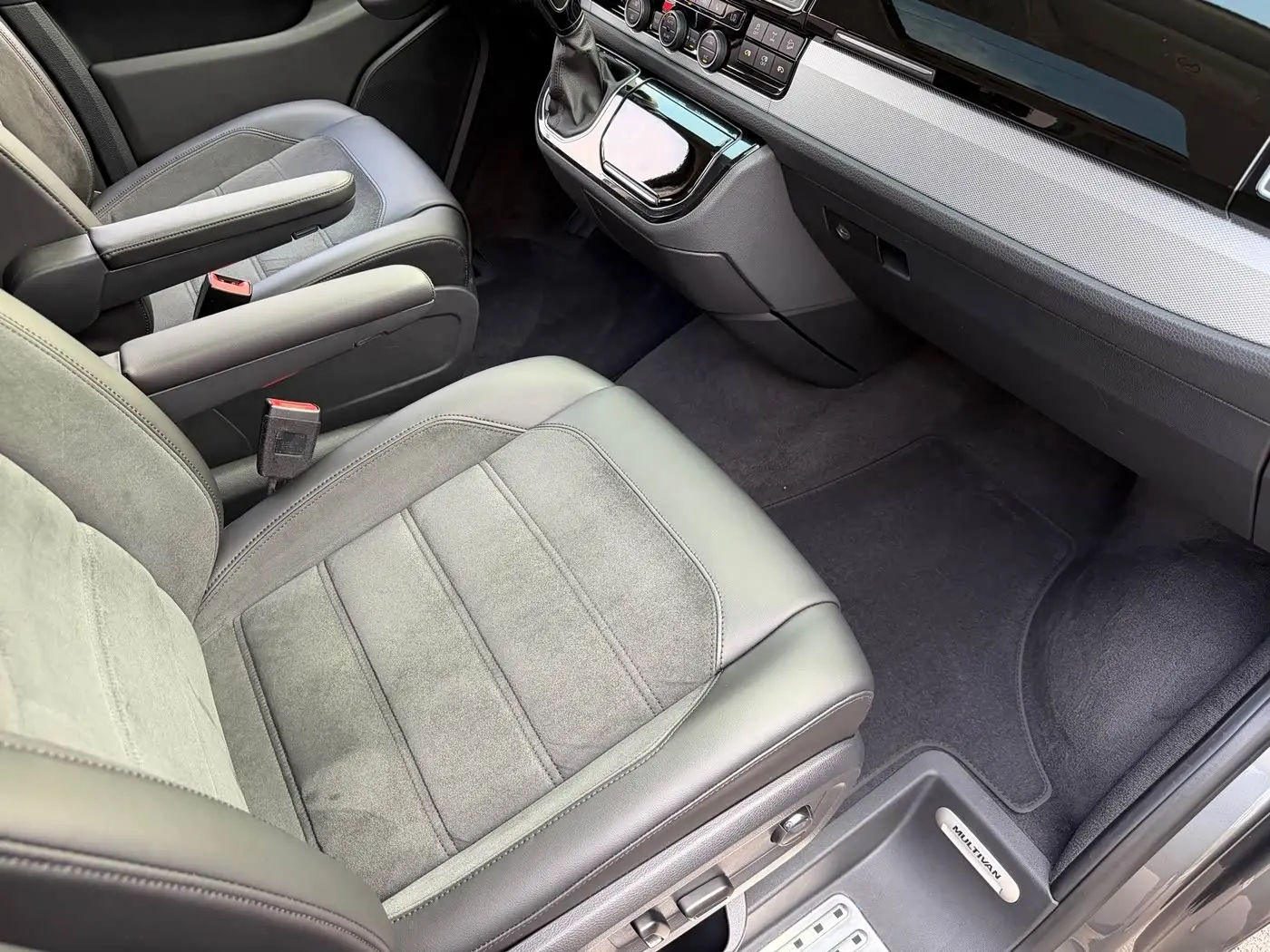 Volkswagen Multivan 2017 — ფოტო 14/20
