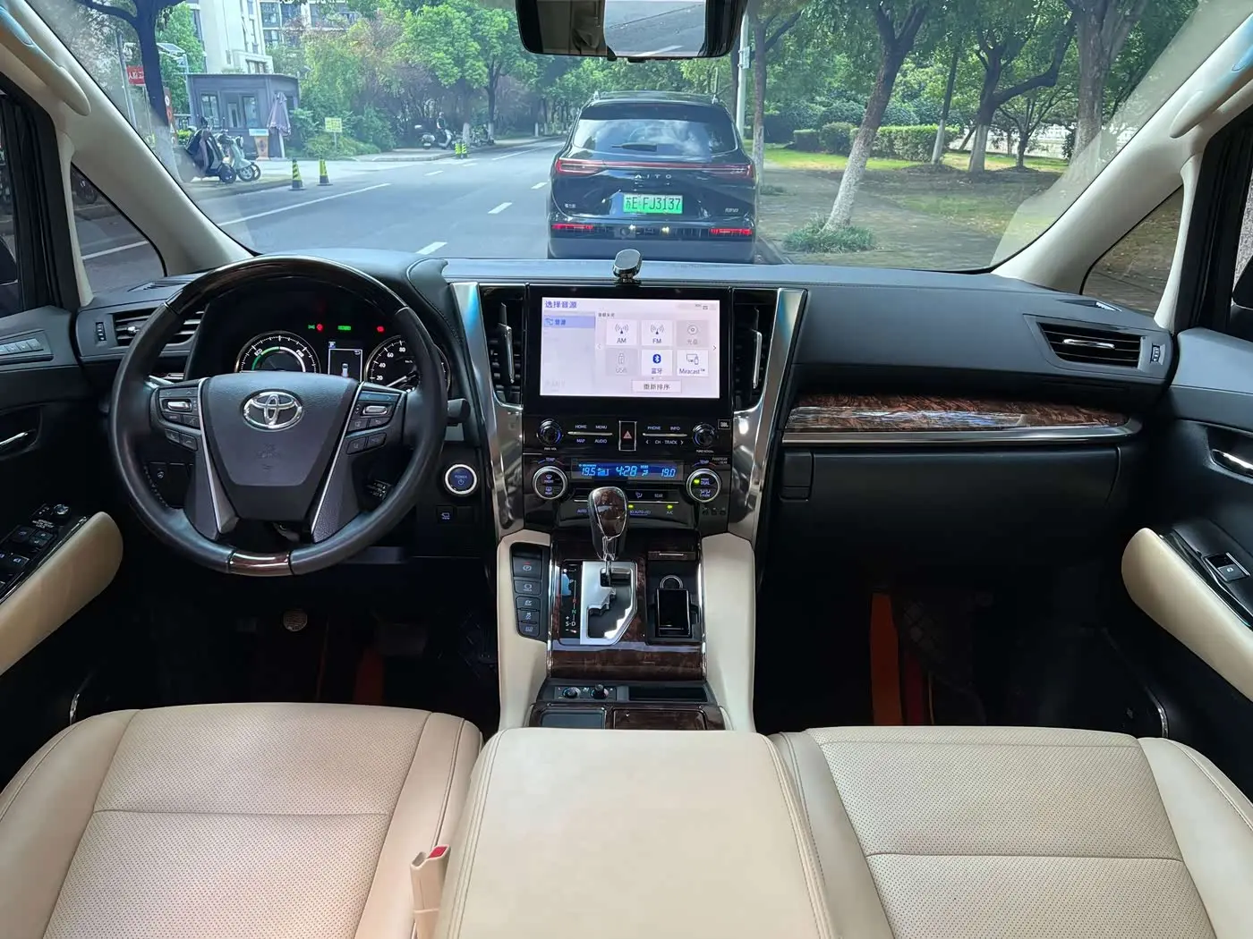 Toyota Alphard 2022 — Photo 4/20