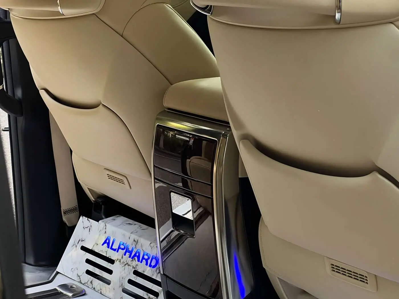 Toyota Alphard 2022 — Photo 20/20