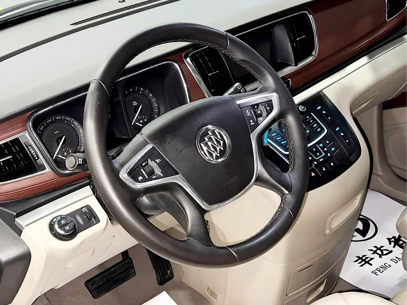 Buick GL8 2015 — Фото 11/13