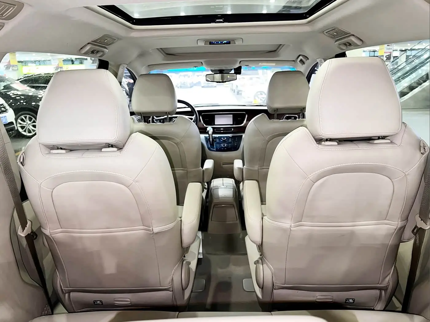 Buick GL8 2015 — Фото 10/13