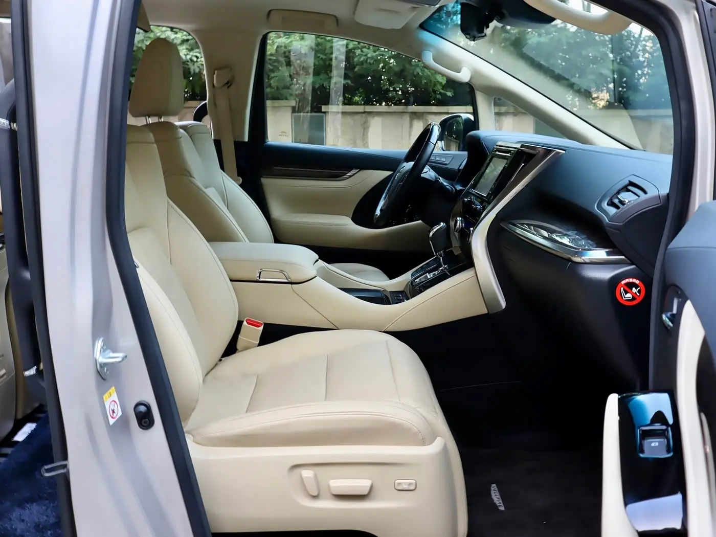 Toyota Vellfire 2020 — Photo 8/19