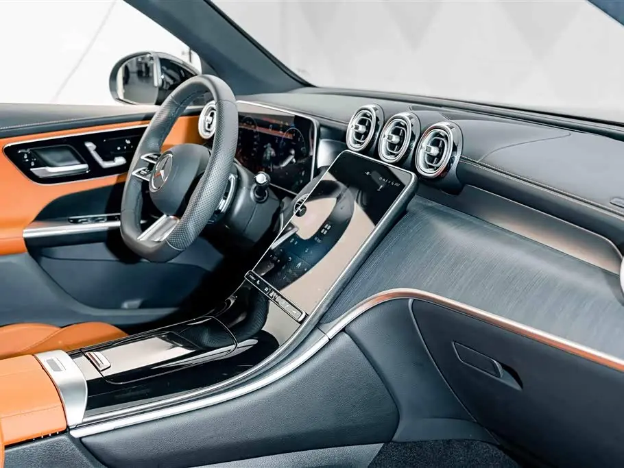 Mercedes-Benz GLC 2025 — ფოტო 16/20