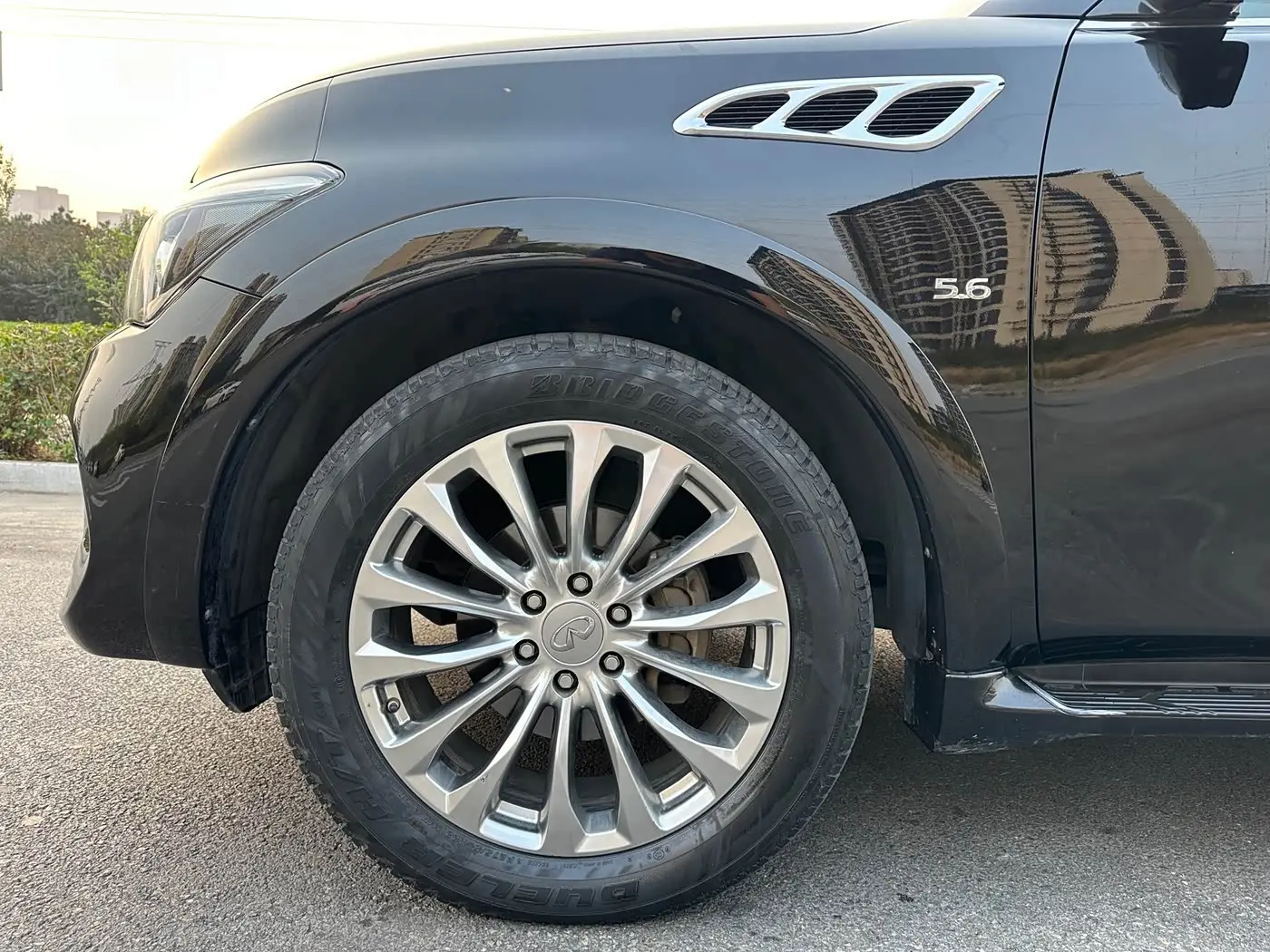 Infiniti QX80 2017 — Фото 9/20