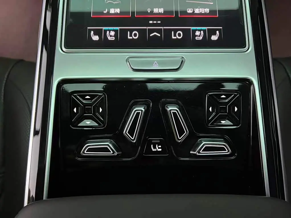 Audi A8 2018 — Фото 18/20