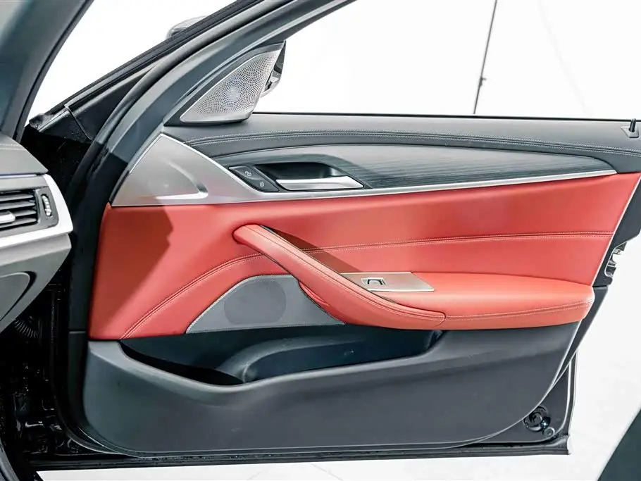 BMW 5 Series 2023 — Photo 13/20