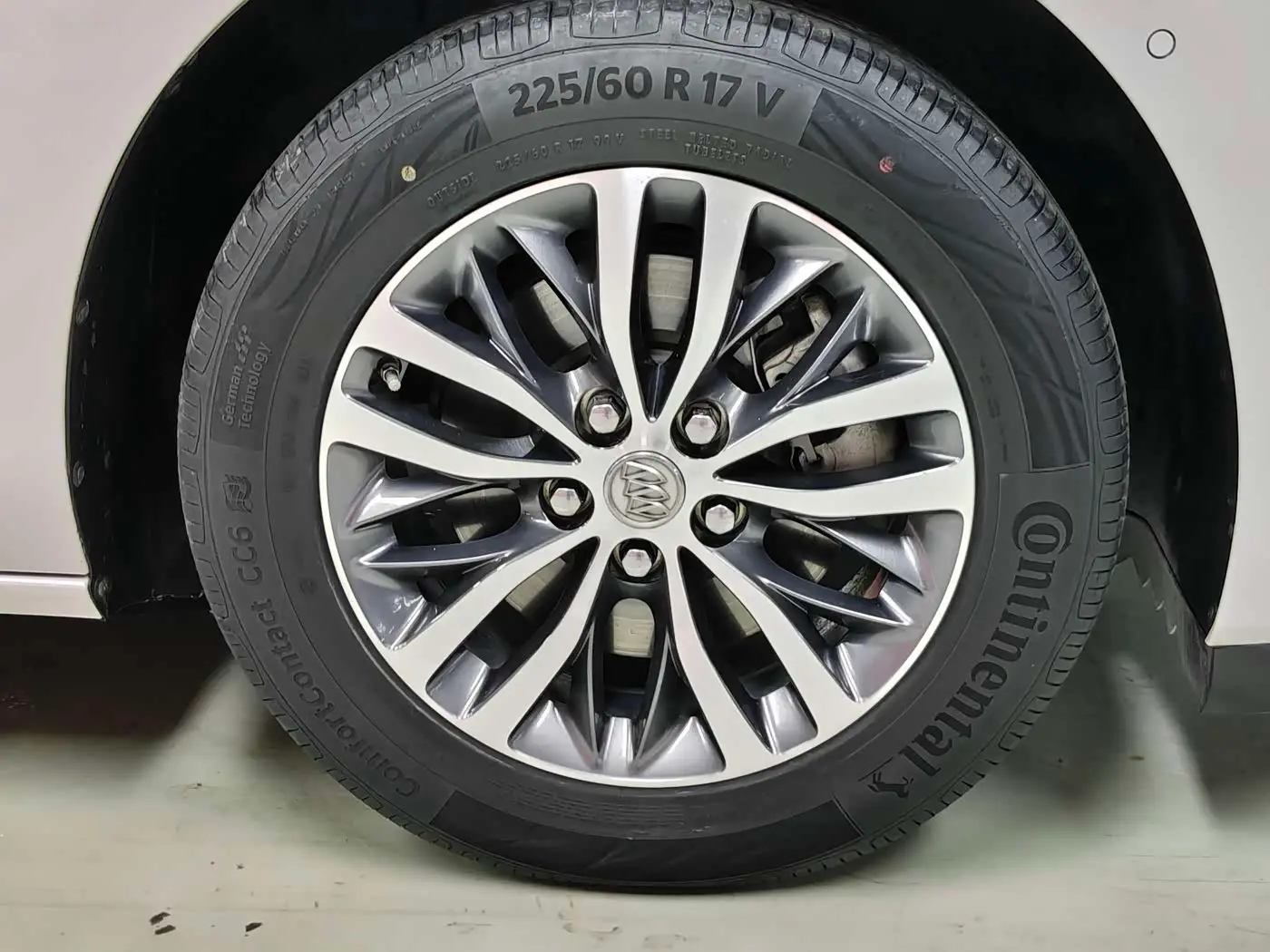 Buick GL8 2017 — Photo 17/17