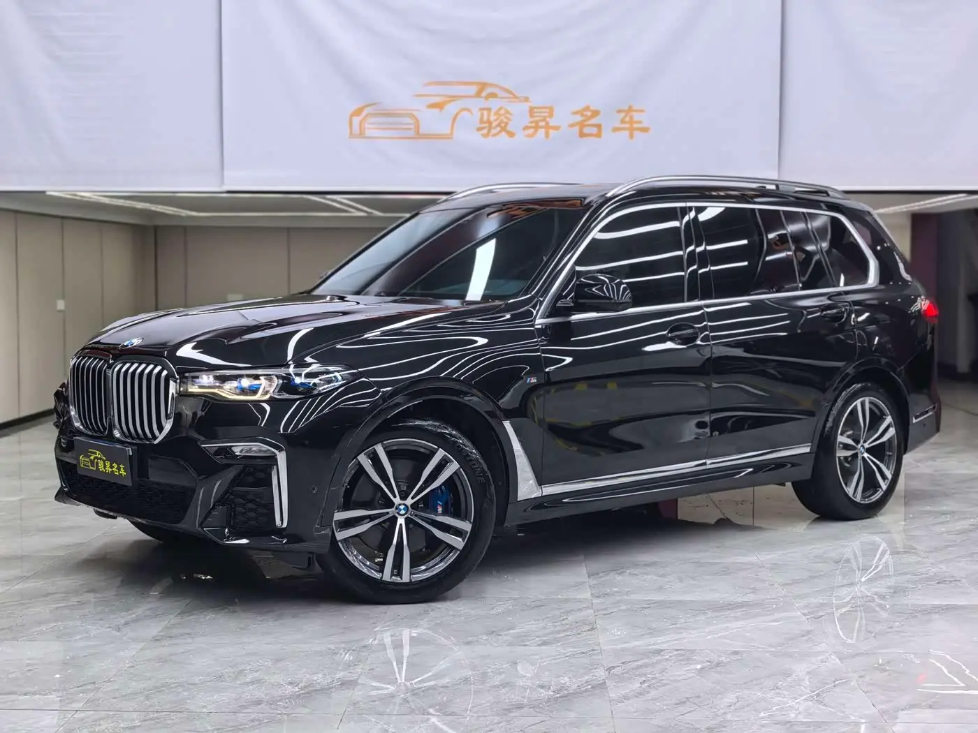 BMW X7 2021 — Фото 1/20
