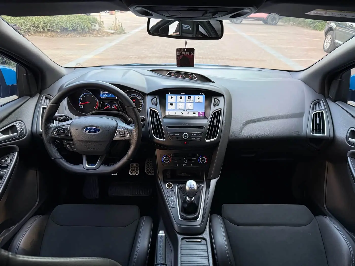 Ford Focus 2016 — ფოტო 7/13
