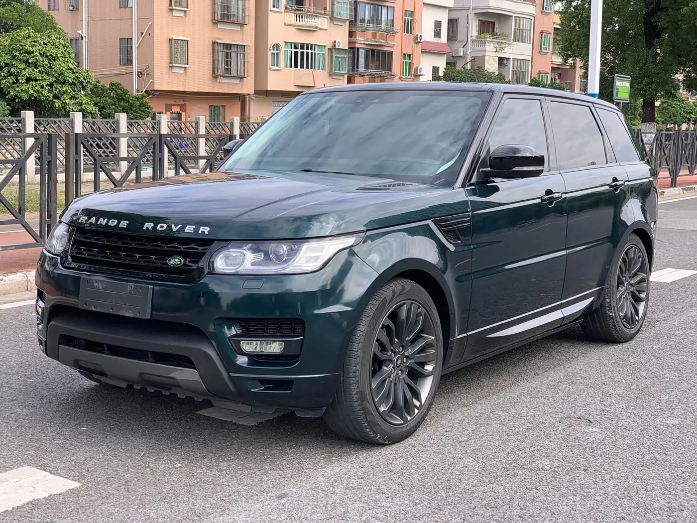 Land Rover Range Rover Sport 2017 — Photo 1/20