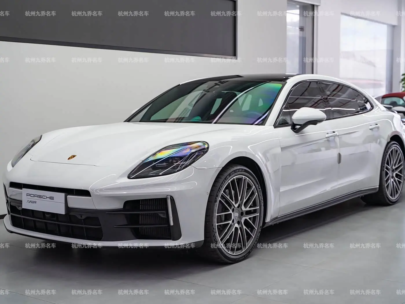 Porsche Panamera 2024 — Фото 1/20