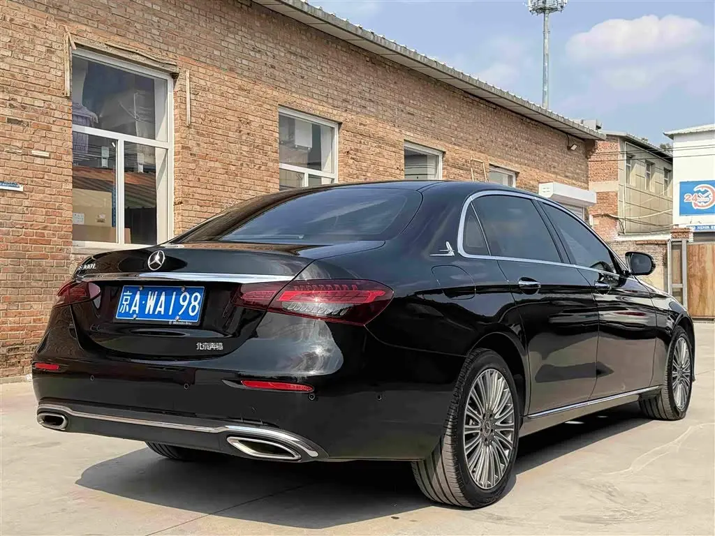 Mercedes-Benz E-Class 2022 — Photo 20/20