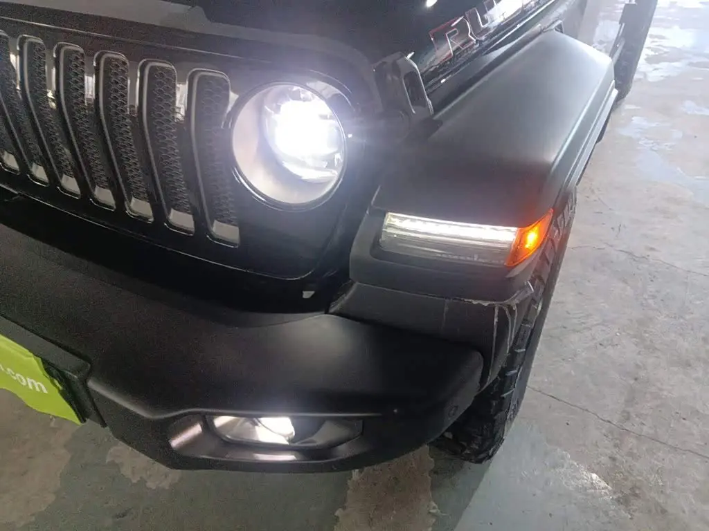 Jeep Wrangler 2022 — Фото 19/20