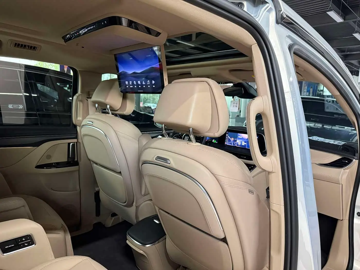 Buick GL8 New Energy 2025 — Photo 8/13