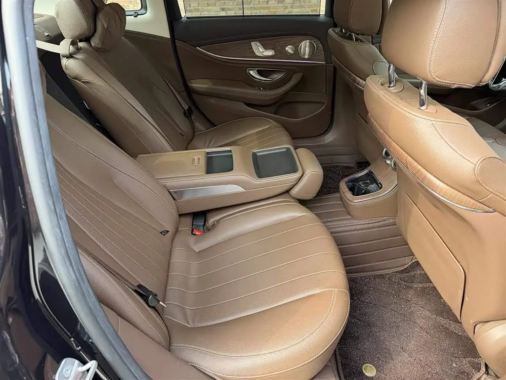 Mercedes-Benz E-Class 2022 — Photo 15/20