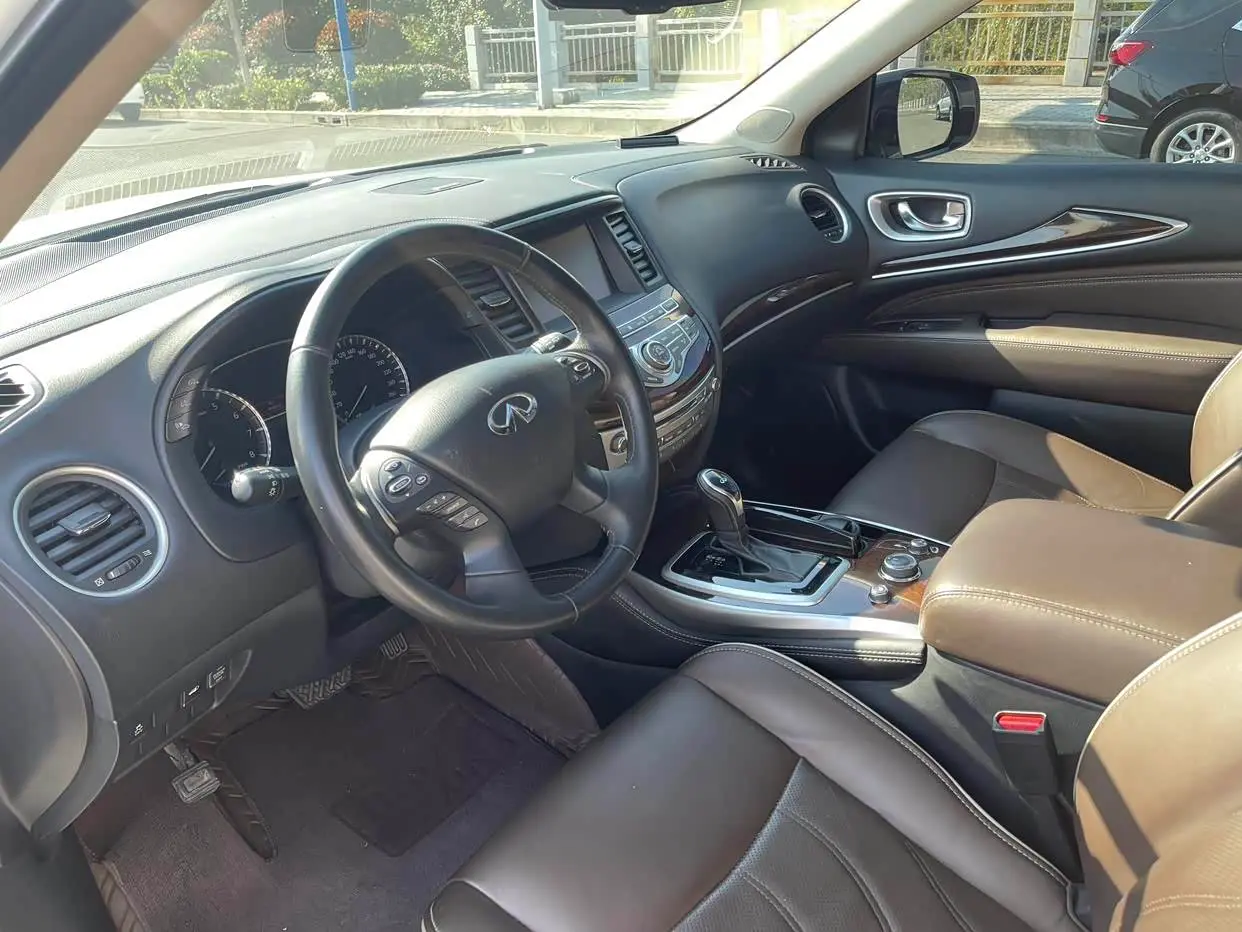 Infiniti QX60 2018 — Photo 16/20