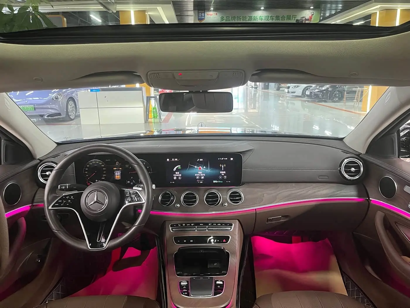 Mercedes-Benz E-Class 2022 — Photo 9/17