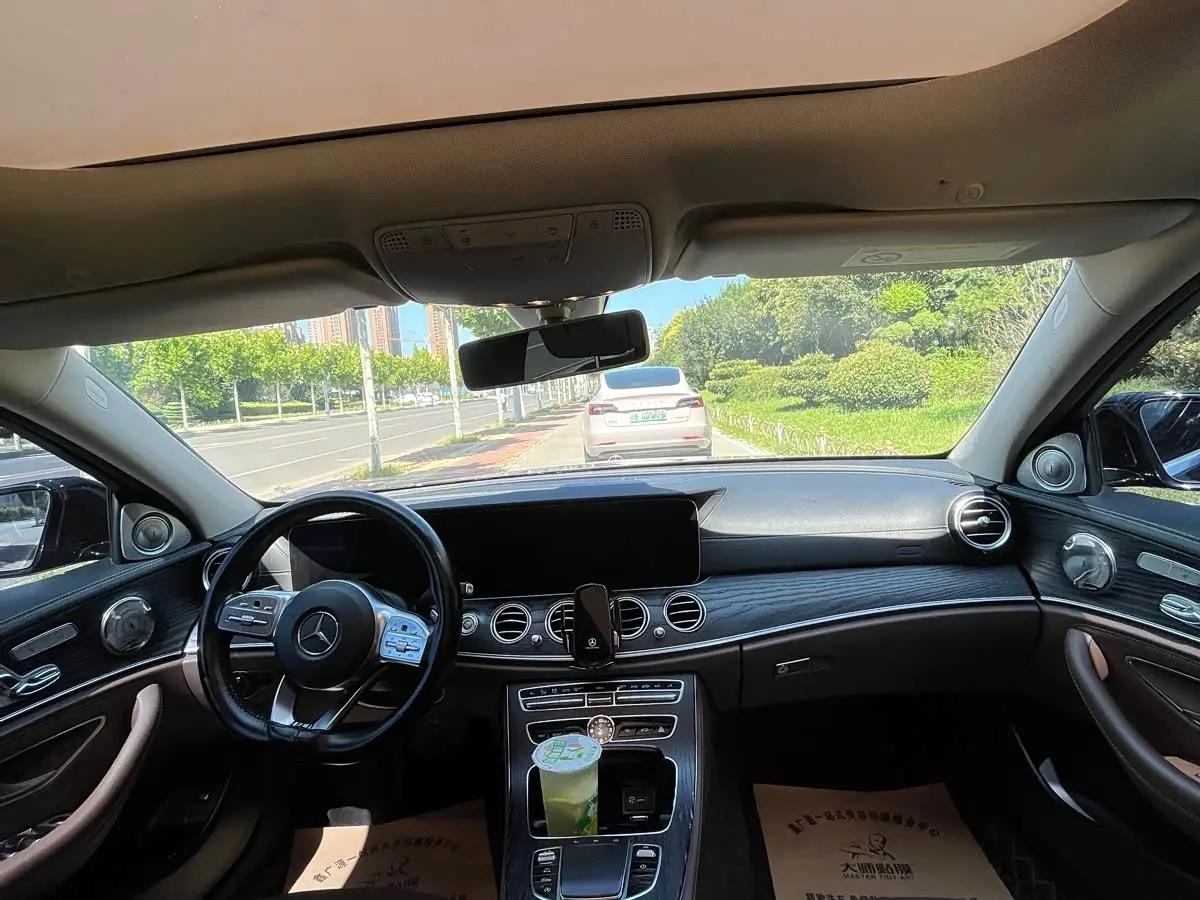 Mercedes-Benz E-Class 2020 — Photo 9/12