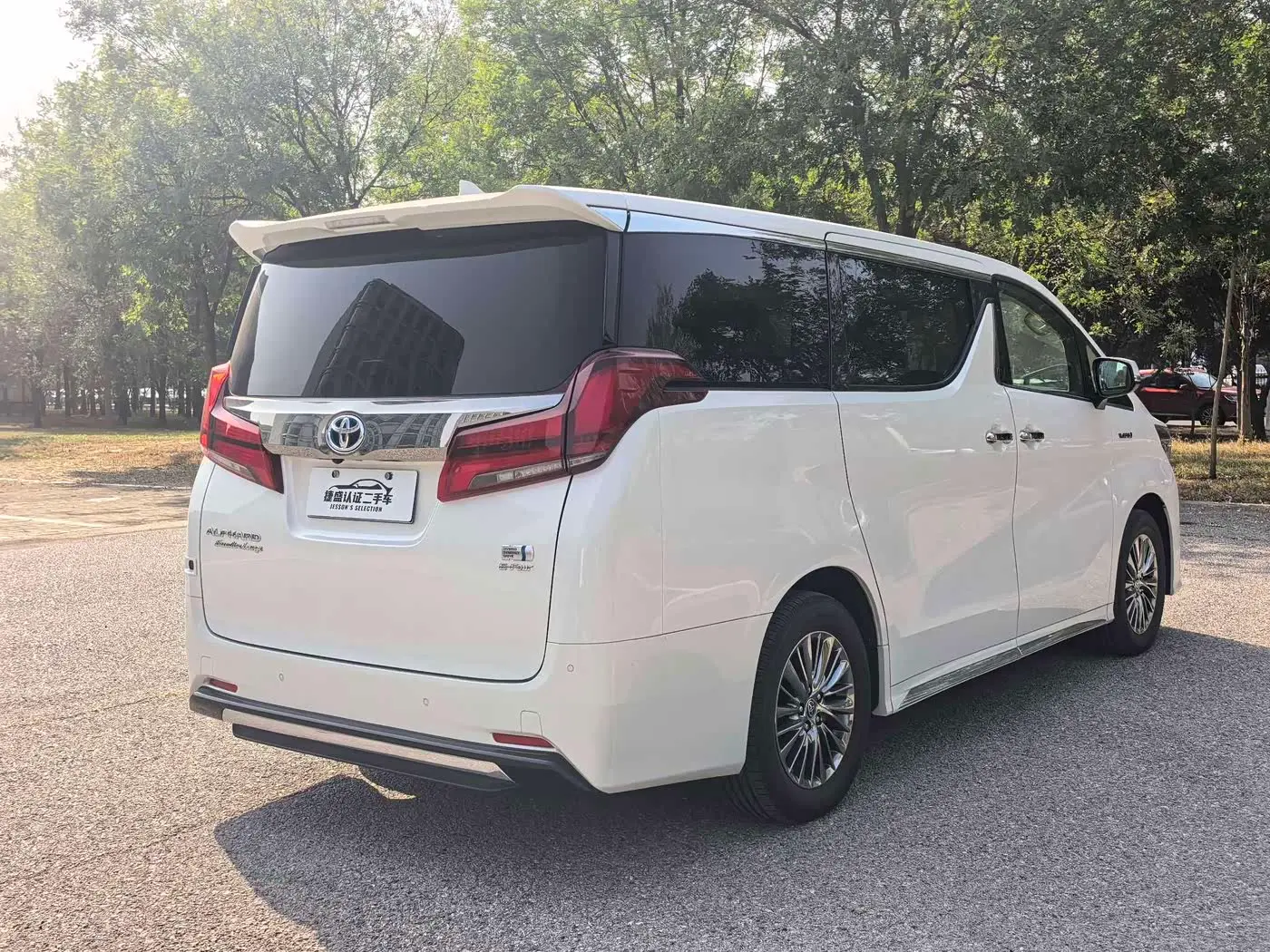 Toyota Alphard 2023 — Photo 11/18