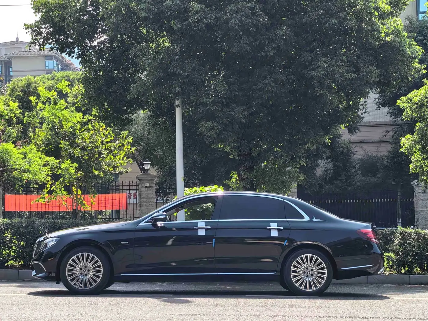 Mercedes-Benz E-Class 2020 — Photo 15/18