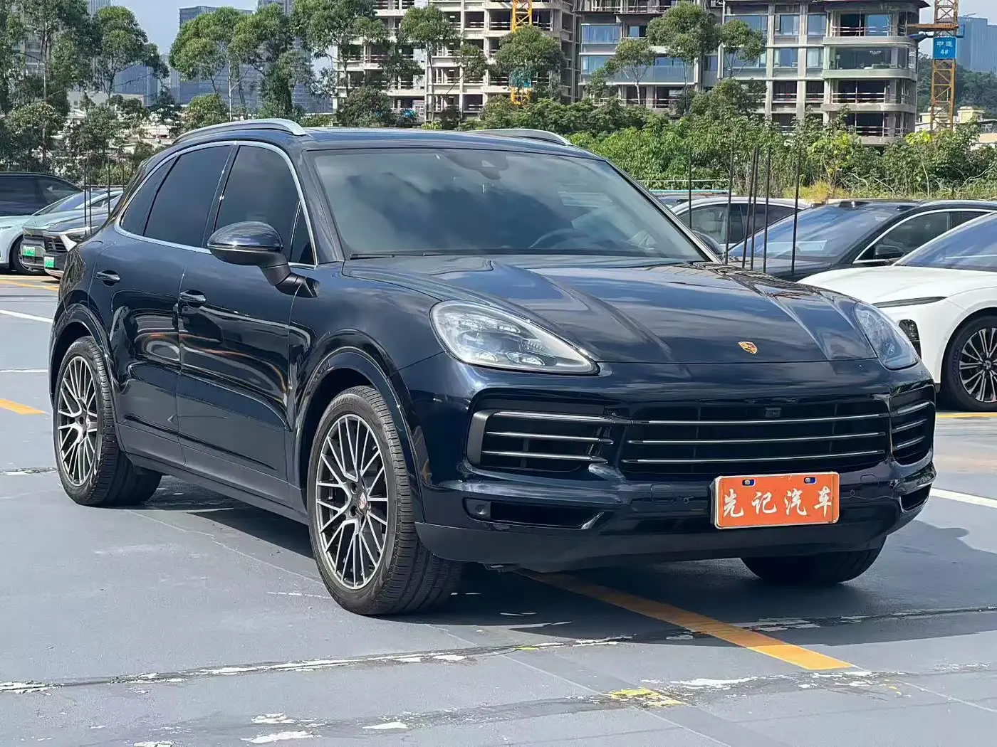 Porsche Cayenne 2022 — Photo 2/9